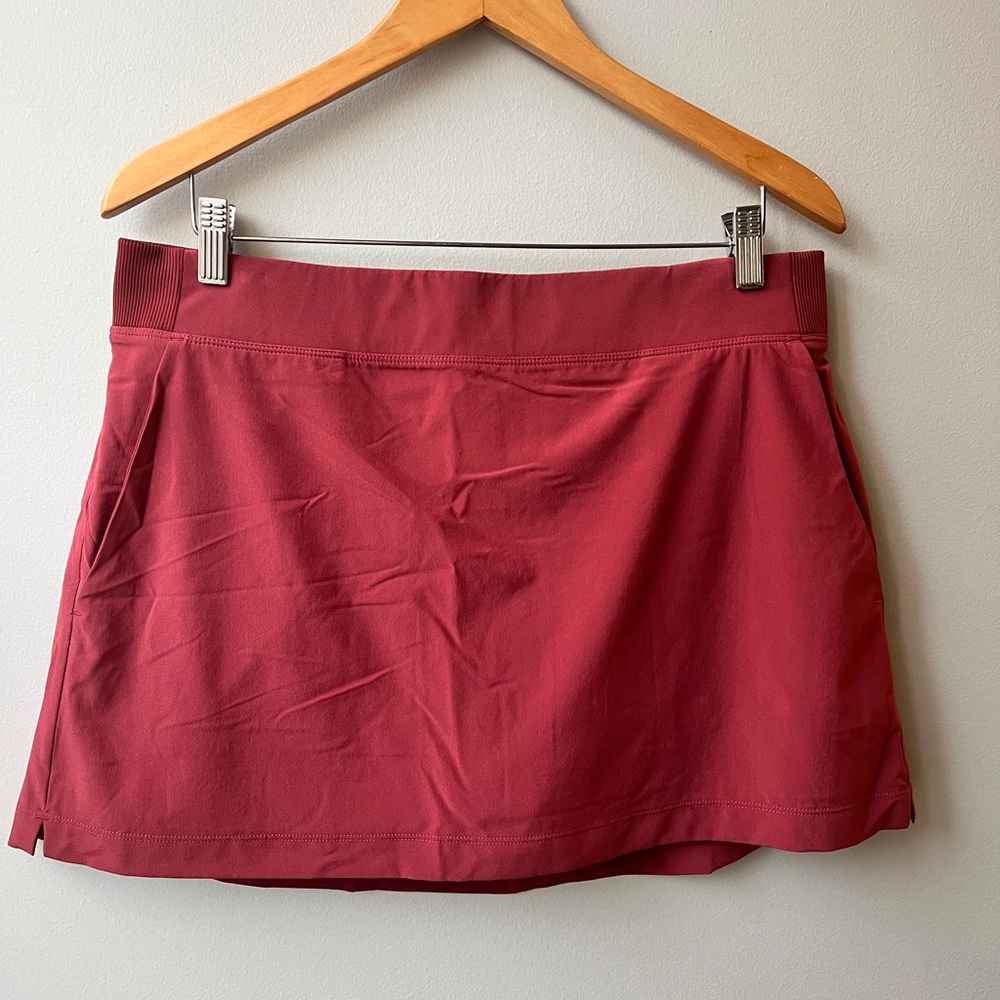 ATHLETA Brooklyn Mid Rise 13 1/2" Skort Women's Size 14 Red Rock